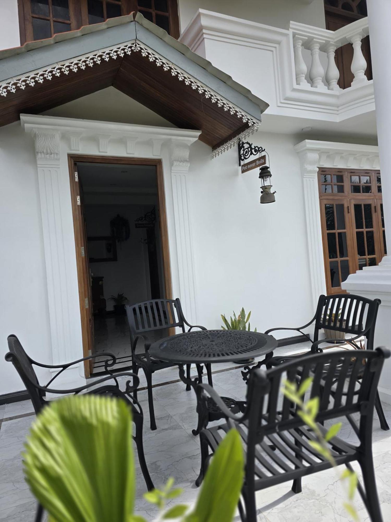 Appartement Munril Guest à Jaffna Extérieur photo