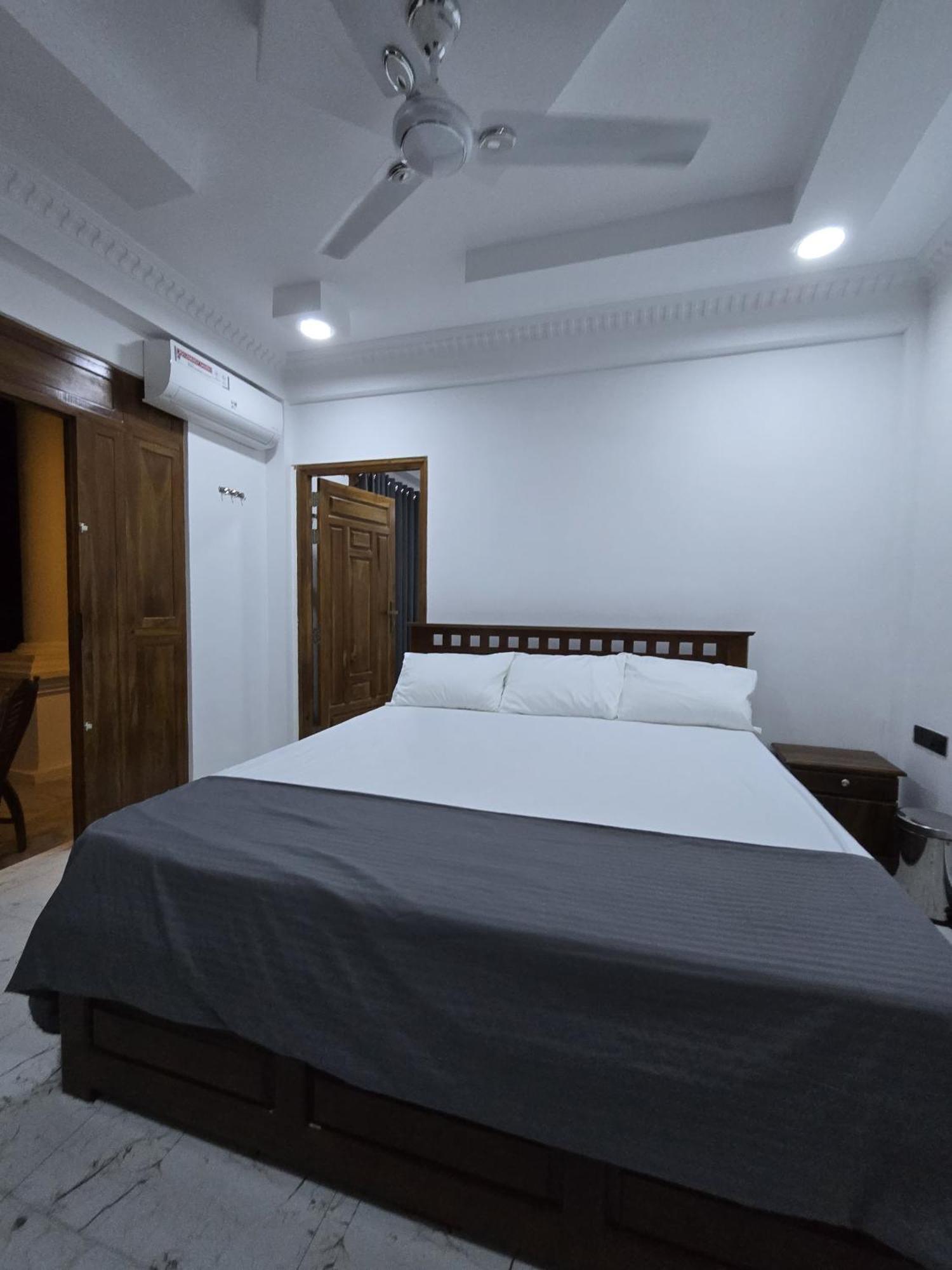 Appartement Munril Guest à Jaffna Extérieur photo